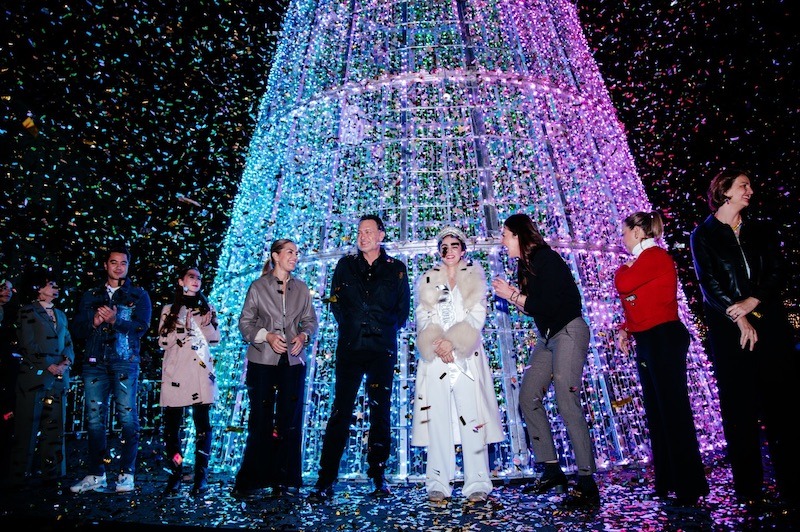 Querétaro enciende su espíritu navideño con el tradicional árbol en Plaza de Armas