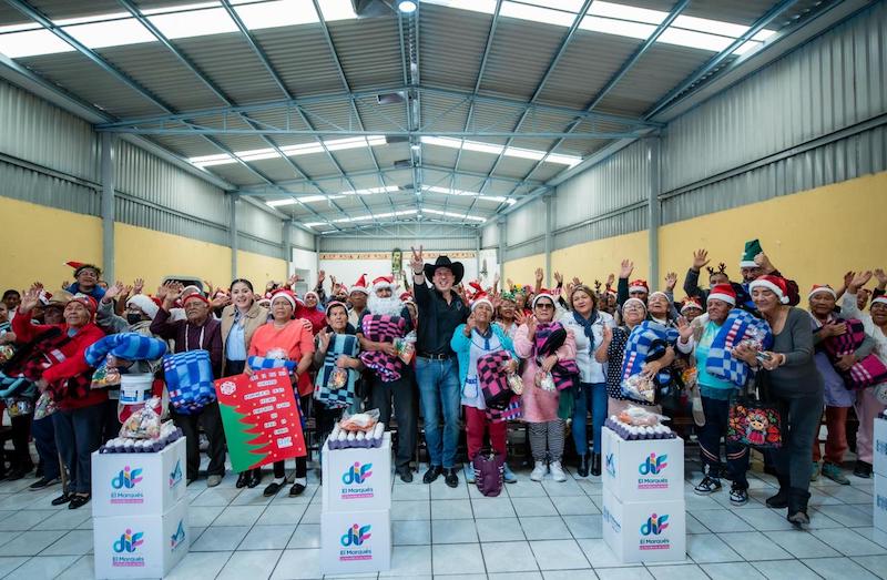 Refuerza El Marqués apoyo integral a adultos mayores con entrega de despensas