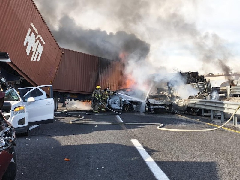 Accidente múltiple en la carretera Querétaro–San Luis Potosí deja 21 personas lesionadas