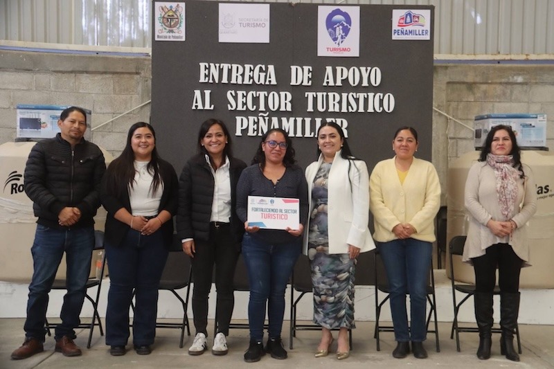 Ana Karen Jiménez entrega apoyos al sector turístico de Peñamiller