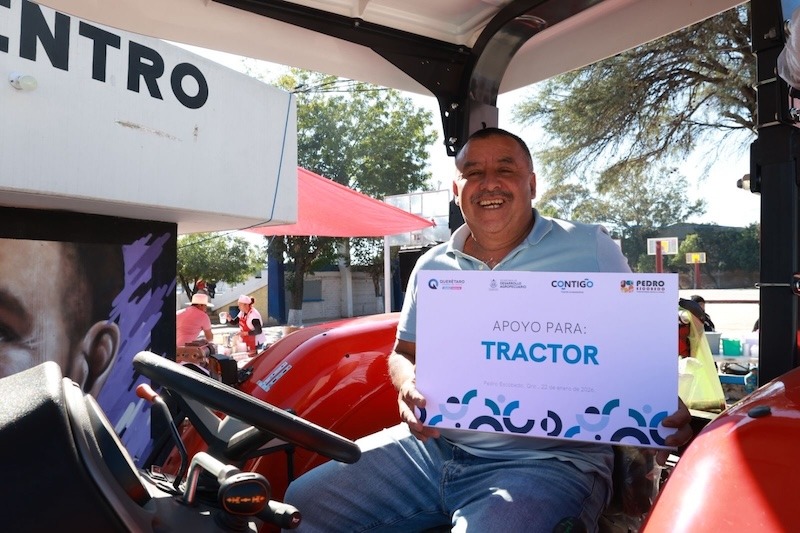 Entregan apoyos por 12.5 mdp a productores de Pedro Escobedo