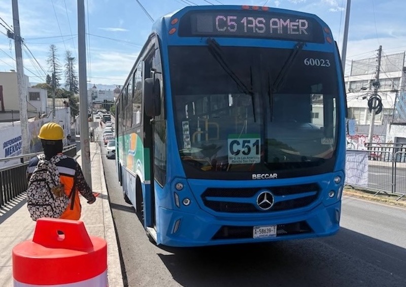 Identifican horarios de mayor tráfico en avenida Corregidora Norte por obras del Tren México–Querétaro