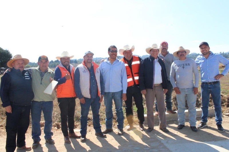 Óscar Pérez entrega 10 obras públicas en comunidades de Amealco