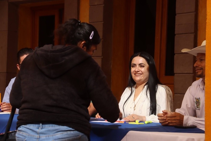 Alcaldesa de Peñamiller continúa con atención ciudadana con el “Miércoles Ciudadano”