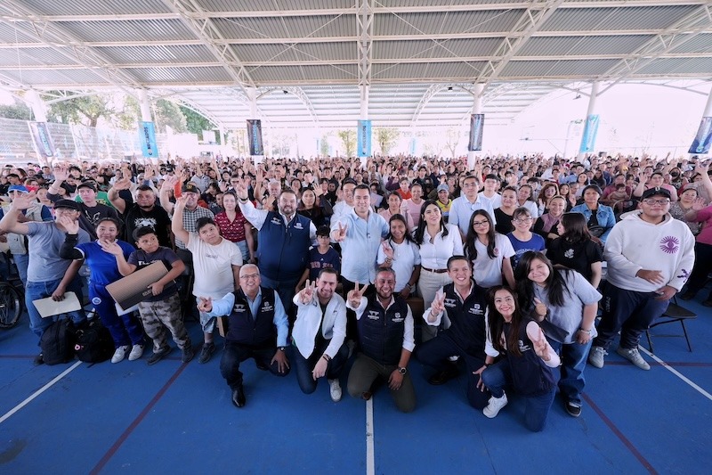 Busca Felifer Macías entregar 4 mil 918 laptops a jóvenes de la capital con el programa “Conectados”