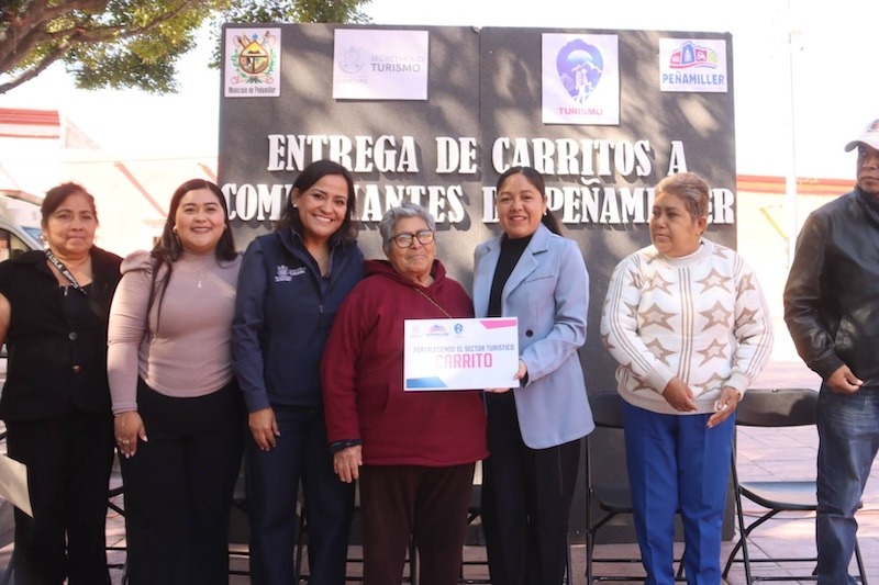 Entregan 21 carritos para venta de artesanías y alimentos en Peñamiller