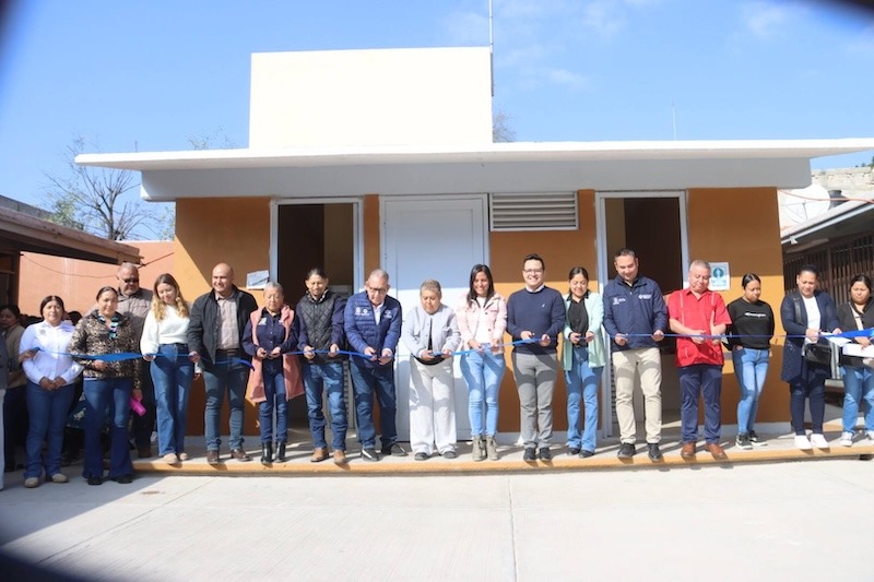 Entregan obras de infraestructura educativa en Peñamiller
