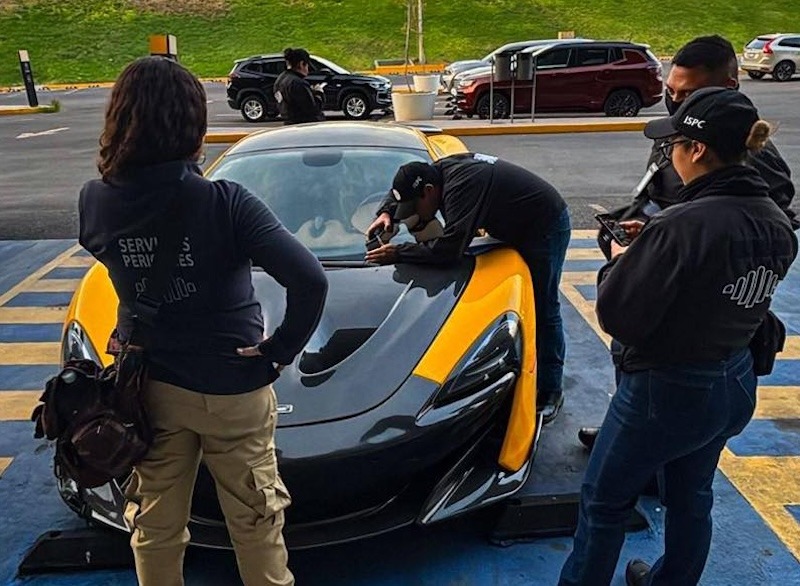 Fiscalía realiza operativo de revisión vehicular en plazas comerciales de Querétaro