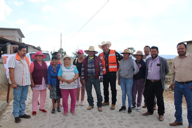 Óscar Pérez entrega obras en la Delegación San Miguel Tlaxcaltepec, Amealco