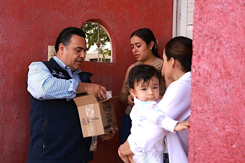 Supervisa Luis Nava entrega de apoyos del programa “Contigo y tu Bebé” en Pedro Escobedo