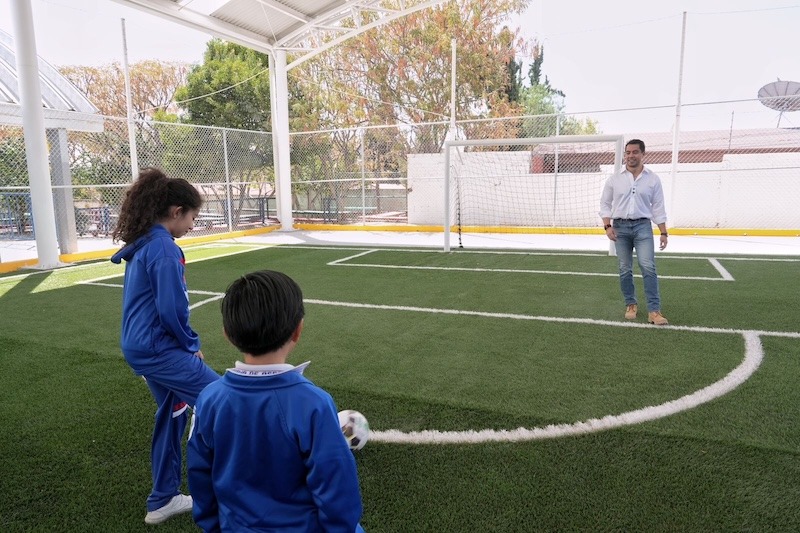 Anuncia Felifer Macías rehabilitación en la primaria Juana de Asbaje en Lomas de San Pedrito Peñuelas