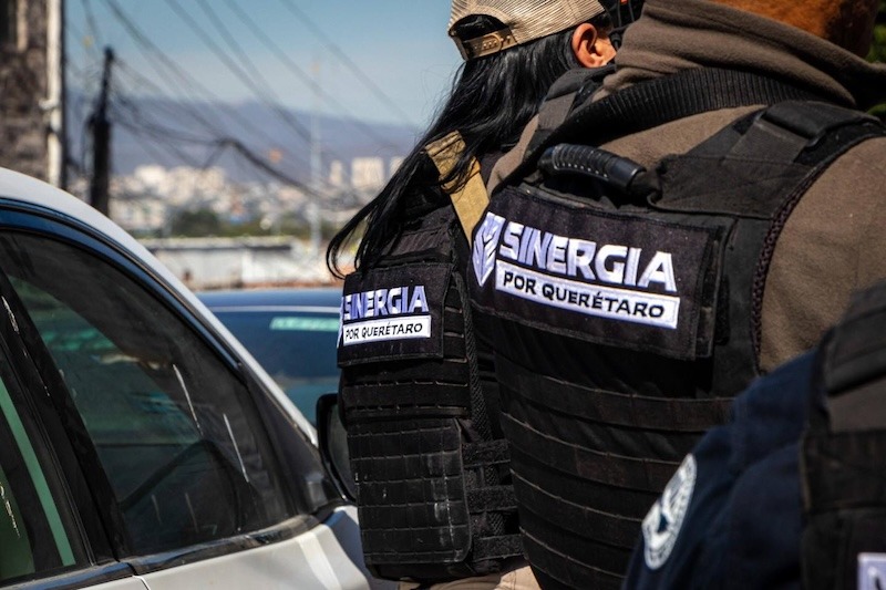 Aseguran más de 300 dosis de presunta droga tras cateo en El Marqués