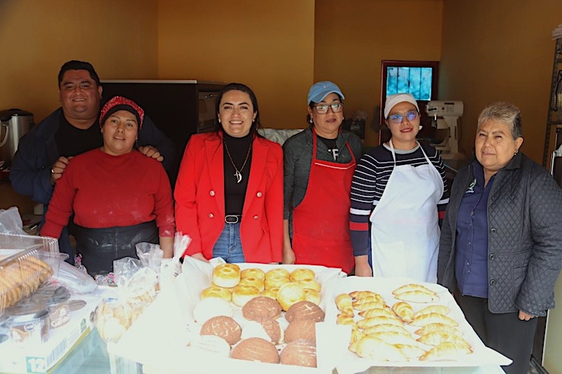 Destaca Ana Karen Jiménez importancia del autoempleo tras visitar panadería en San Juanico