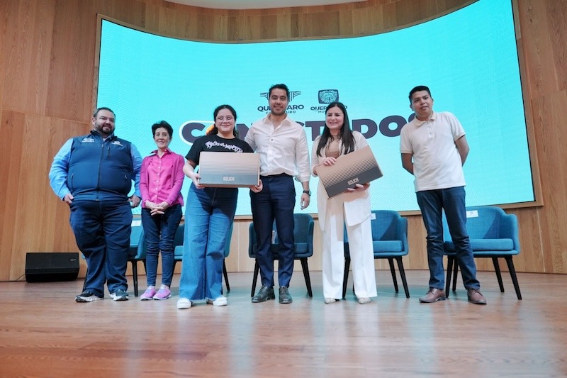 Felifer Macías entrega más computadoras del programa “Conectados”; ya suman más de 5 mil beneficiarios