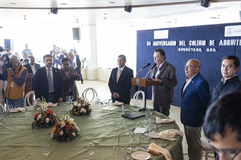 Mauricio Kuri toma protesta al nuevo Consejo Directivo del Colegio de Arquitectos de Querétaro