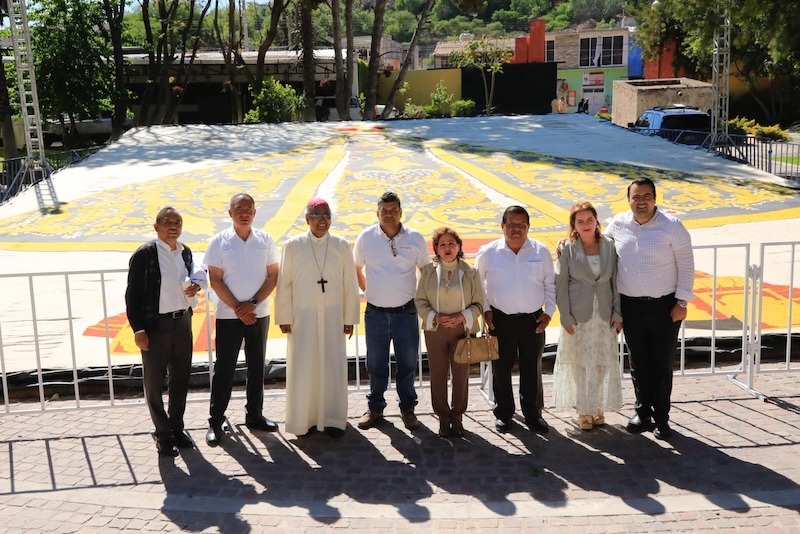 Mosaico monumental de lana en Soriano destaca por su extensión y trabajo artesanal