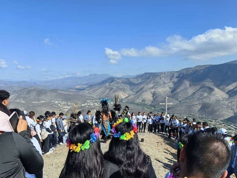 Peñamiller recibe la primavera con senderismo al cerro del Picacho