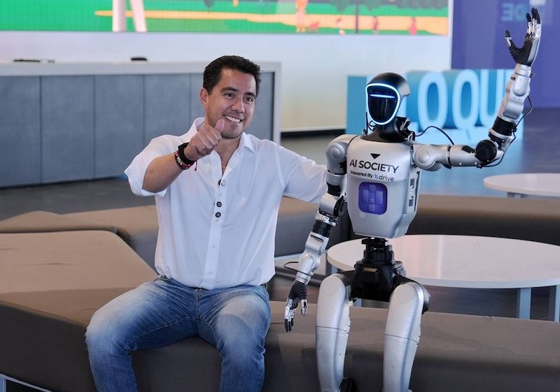 Presentan a “Sara”, androide creado en Querétaro; Felifer Macías destaca impulso a la innovación tecnológica