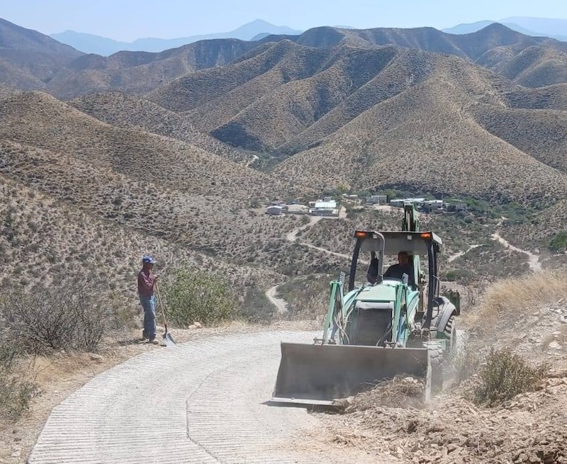 Realizan trabajos de rehabilitación de caminos en La Laja y El Torbellino, en Peñamiller
