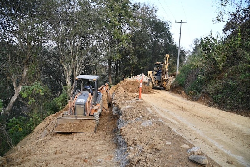 Rehabilitan 200 kilómetros de caminos en el semidesierto y la Sierra Gorda de Querétaro