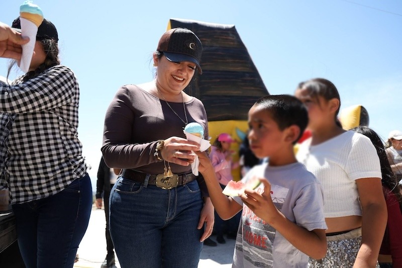 Ana Karen Jiménez continúa recorridos en comunidades para celebrar a niñas, niños y madres