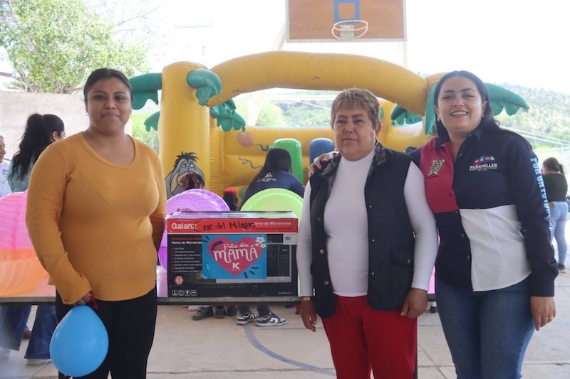 Ana Karen Jiménez recorre comunidades para celebración por el Día del Niño y Día de las Madres
