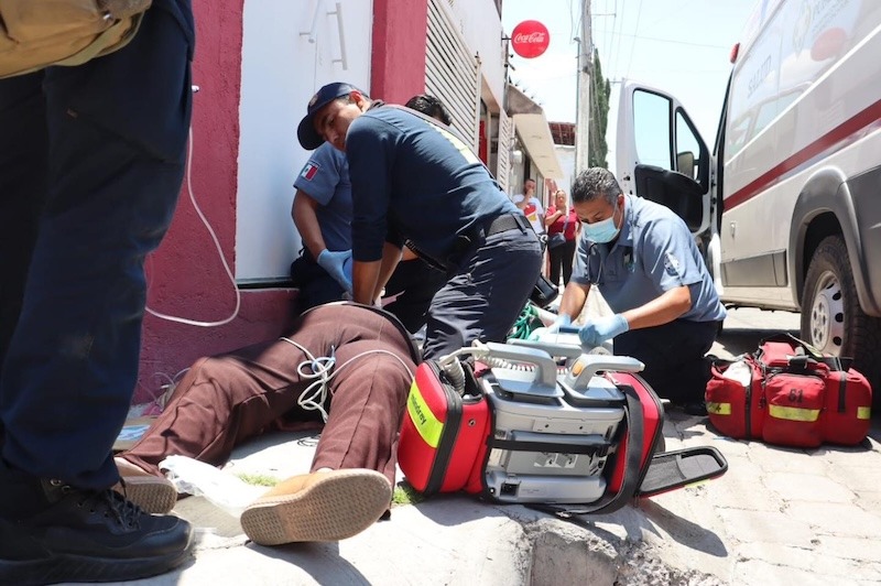 Bomberos de Querétaro salvan la vida de una mujer tras paro cardiorrespiratorio