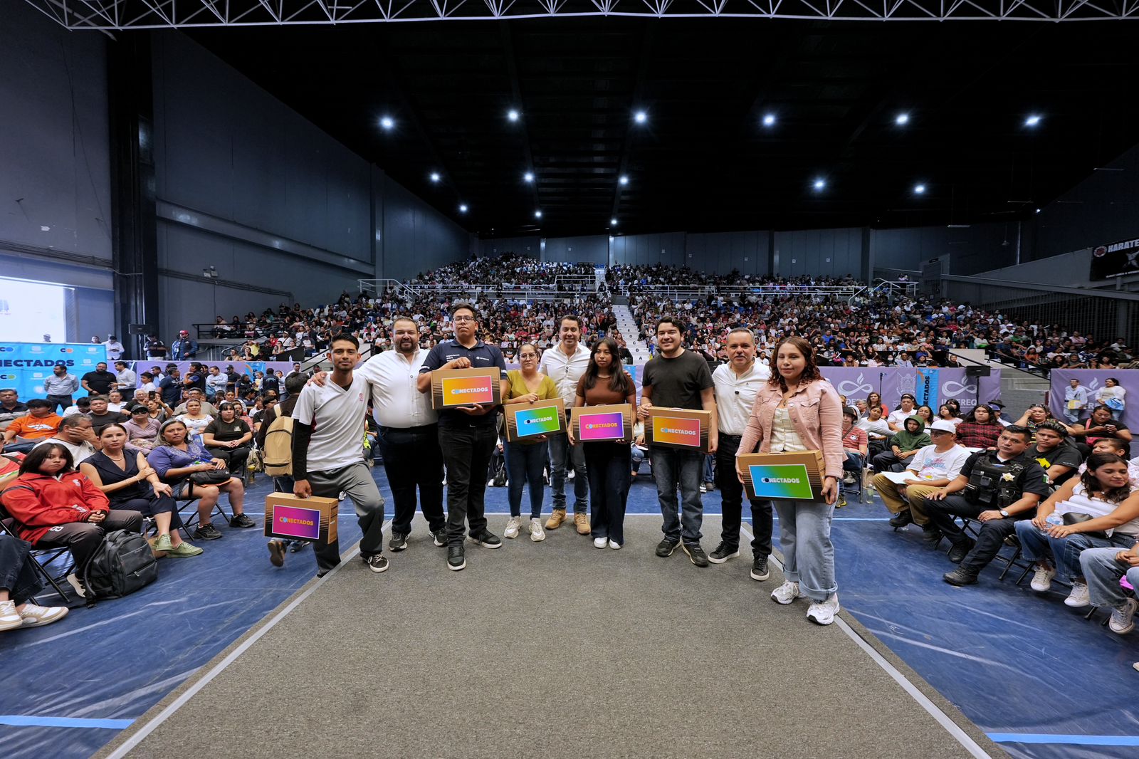 Entrega Alcalde de Querétaro 2 mil 500 computadoras portátiles para reducir brecha digital
