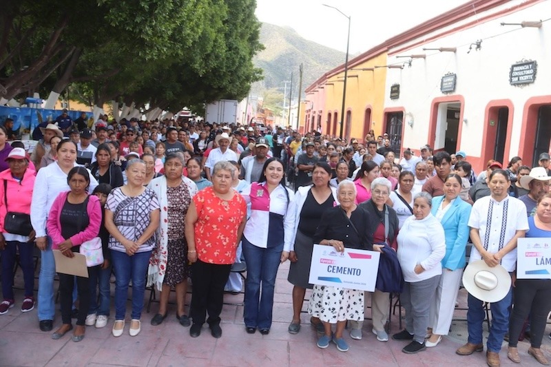 Entrega Ana Karen Jiménez apoyos para mejoramiento de vivienda a 630 familias