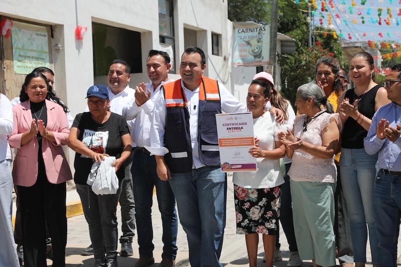 Entrega Gaspar Trueba urbanización de calle en el Barrio Las Crucitas; anuncia más obras y rescate de espacio público