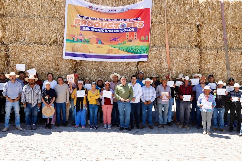Entregan 185 pacas de forraje subsidiadas a 76 productores en Colón