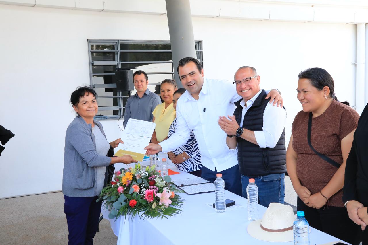 Entregan documentos agrarios en La Esperanza; avanzan en certeza jurídica en Colón
