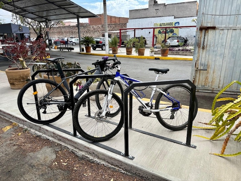 Habilitan biciestacionamientos en el Centro Histórico de Querétaro