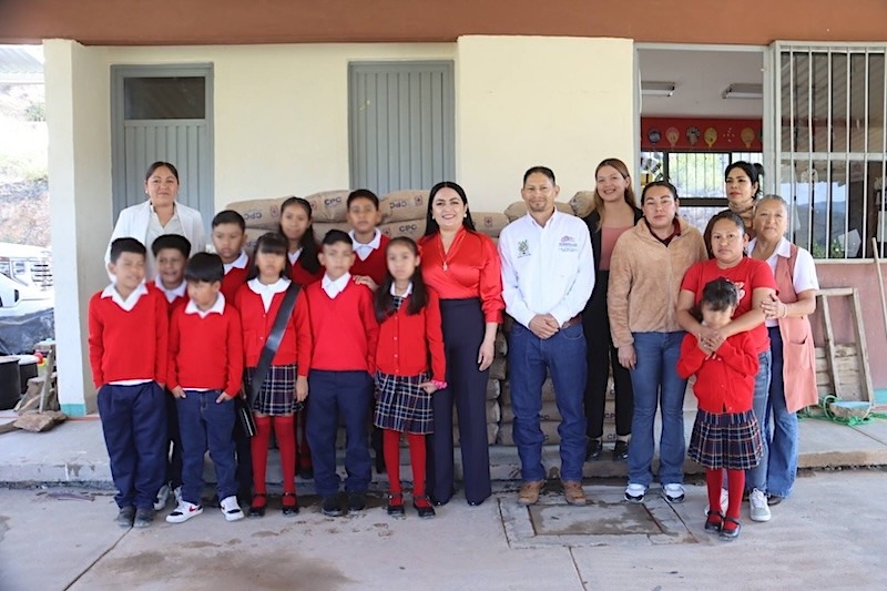 Impulsa Ana Karen Jiménez mejoras en infraestructura educativa en Peñamiller