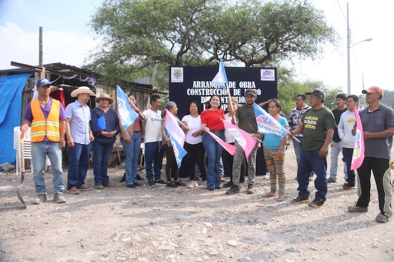 Ana Karen Jiménez arranca obras de pavimentación y muro de contención en Peñamiller