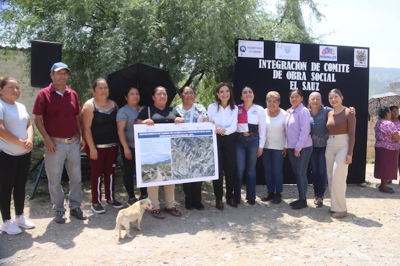 Ana Karen Jiménez y Sonia Carrillo conforman comité de obra para pavimentar camino en El Sauz