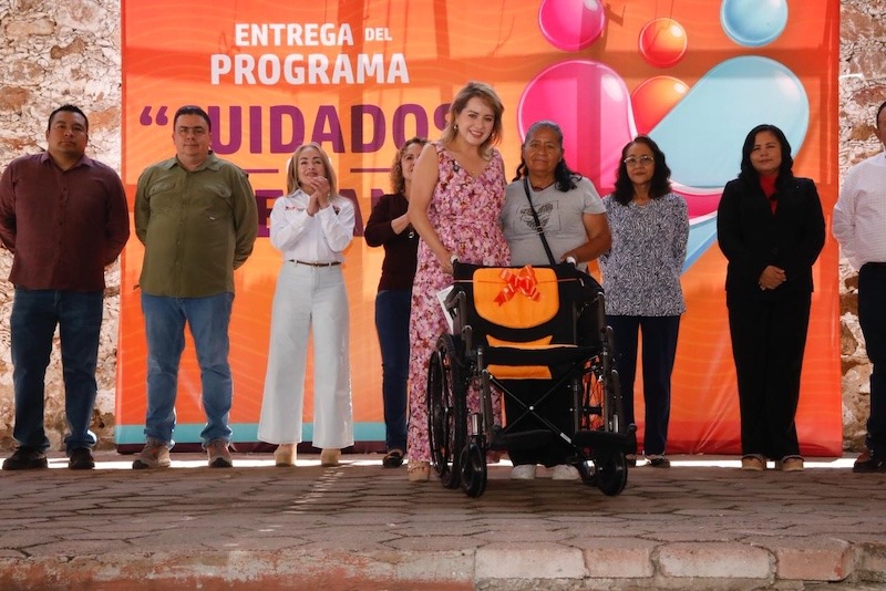 DIF Colón entrega 60 aparatos funcionales y 84 paquetes de pañales