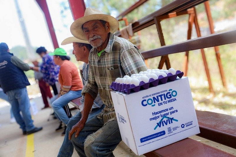 Entregan apoyos alimentarios a familias vulnerables en San Joaquín