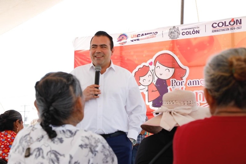 Gaspar Trueba continúa gira por comunidades de Colón para festejar a las madres