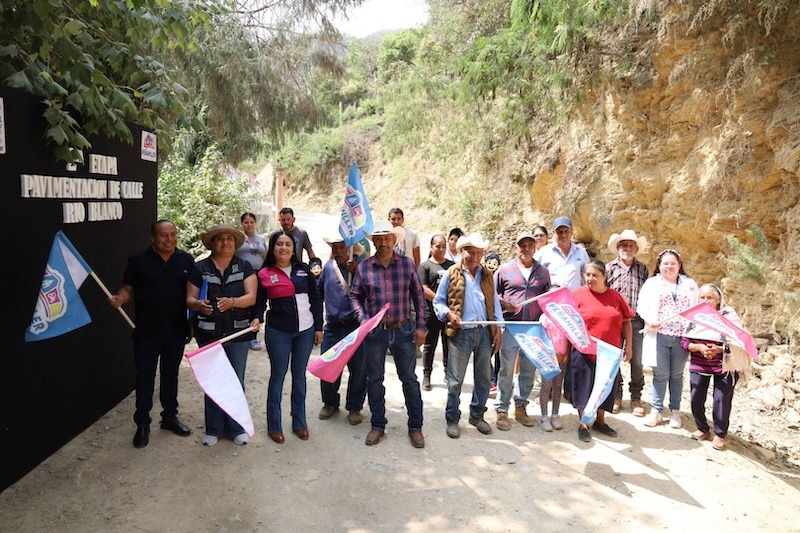 Inician segunda etapa de pavimentación en calle principal de Río Blanco, Peñamiller