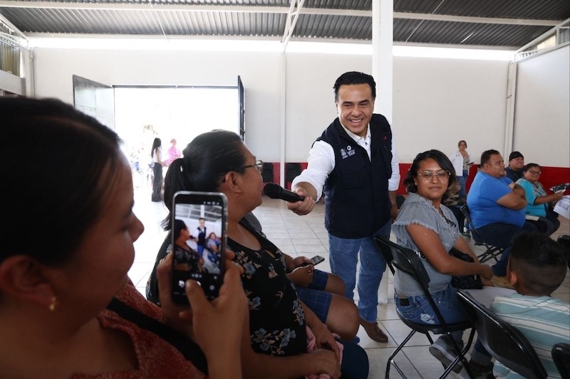 Luis Nava fortalece cercanía con familias beneficiarias de programas sociales en El Marqués