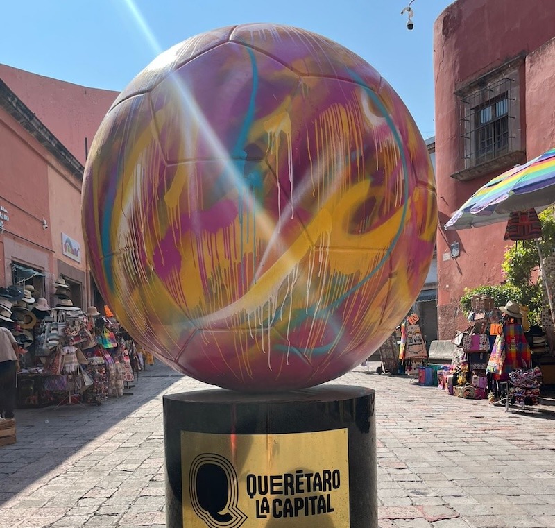 Querétaro celebra su pasión futbolera con exposición urbana en el Centro Histórico