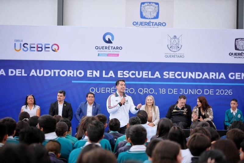 Entregan auditorio en la Secundaria General No. 4 “Benito Juárez” en Querétaro
