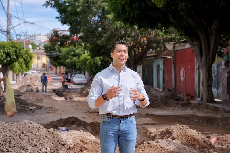 Felifer Macías supervisa rehabilitación de drenaje sanitario en San Pablo