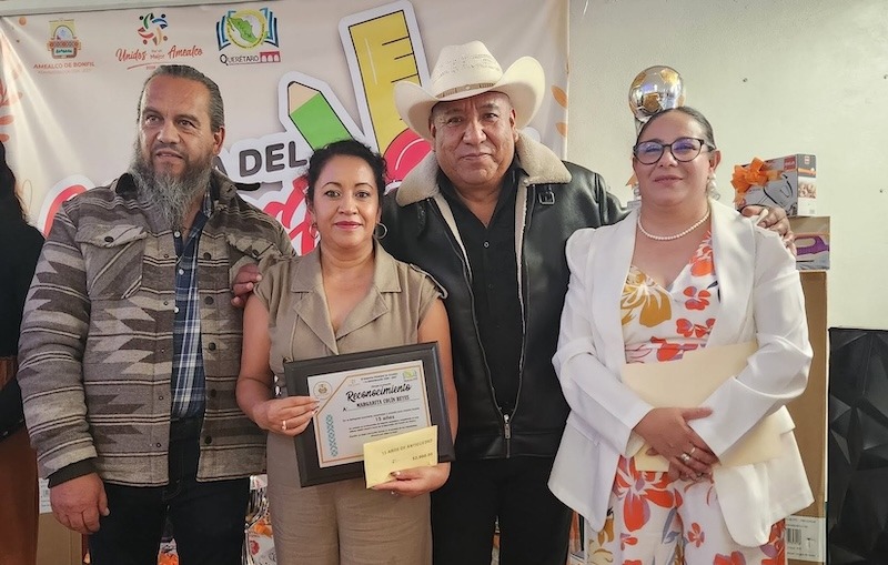 Óscar Pérez reconoce labor de maestras y maestros del SITEM en Amealco