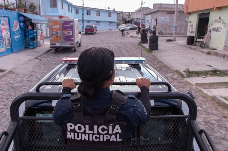 Aseguran 105 armas de fuego y detienen a 54 personas con órdenes judiciales en la capital queretana