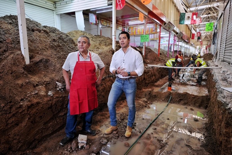 Felifer Macías supervisa obra de rehabilitación integral del Mercado Escobedo