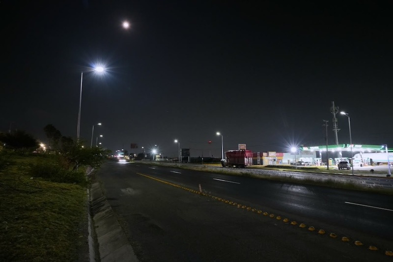 Libramiento Surponiente en la Capital queretana deja atrás la penumbra con la instalación de más de 130 luminarias LED