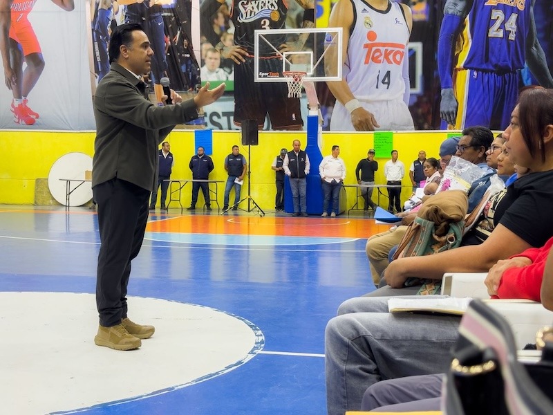 Luis Nava fortalece el acceso a la educación con programa de transporte escolar en San Juan del Río y Tequisquiapan