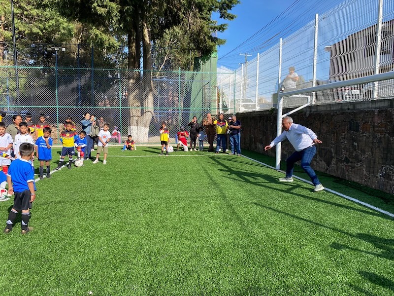 Óscar Pérez inaugura dos canchas de fútbol 5 en Amealco con respaldo de la SEDATU